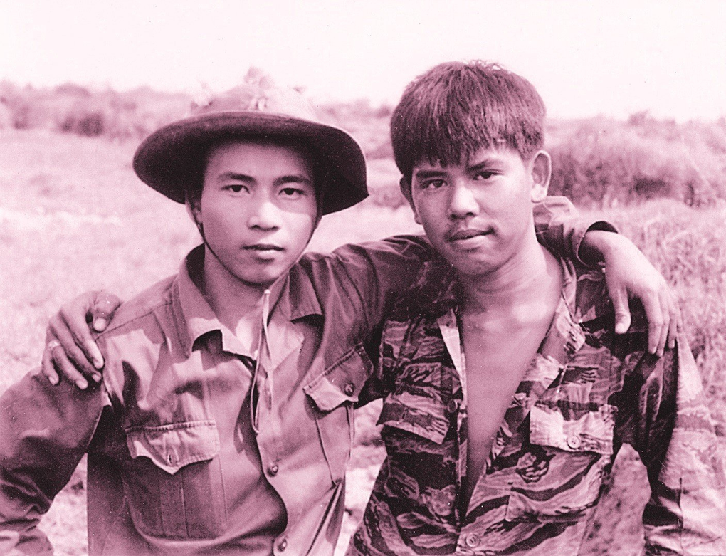 Nghệ sĩ nhiếp ảnh, nhà báo Chu Chí Thành và chuyện về Hai người lính - 2 Nghệ sĩ nhiếp ảnh, nhà báo Chu Chí Thành và chuyện về Hai người lính - 2