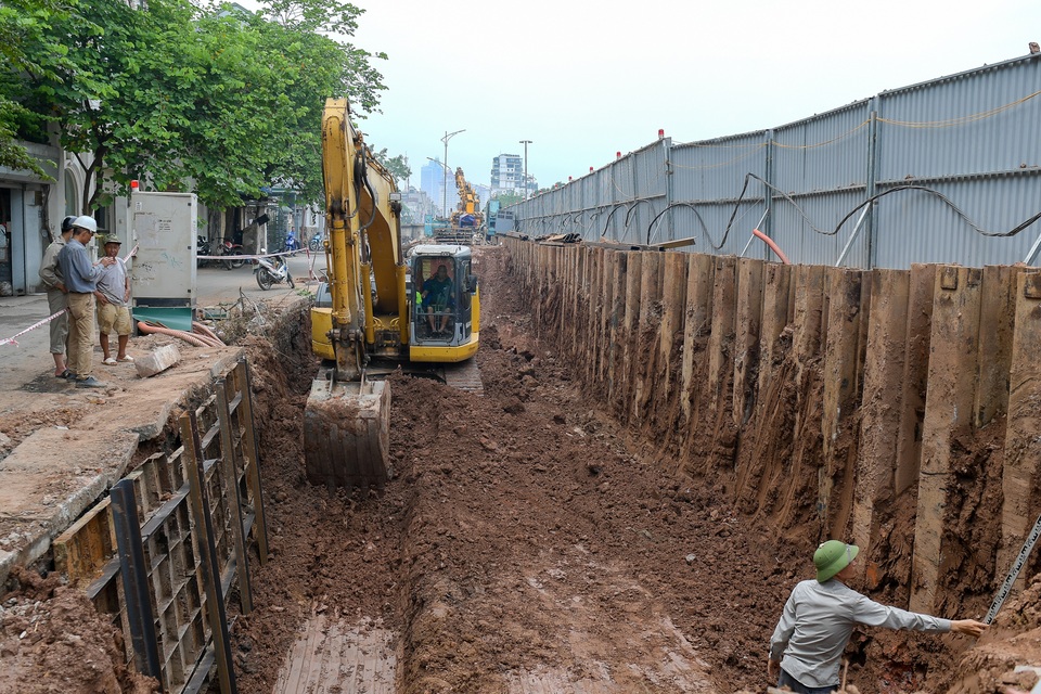 Phá dỡ hơn 600m con đường gốm sứ để mở rộng đường Âu Cơ - 8 Phá dỡ hơn 600m con đường gốm sứ để mở rộng đường Âu Cơ - 8