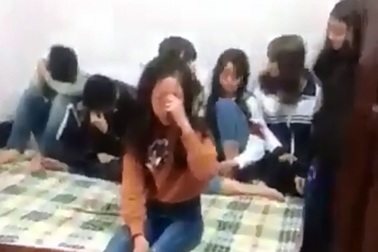 Hà Nội: Nhóm học sinh thuê nhà nghỉ bị quát mắng, quay clip tung lên mạng