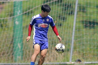 Công Phượng và hai tân binh Costa Rica tập luyện chờ V-League