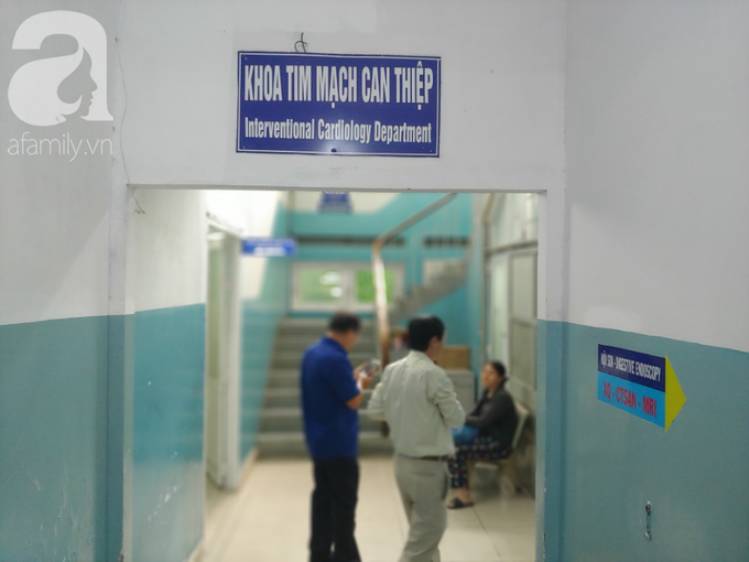 TP.HCM: Cụ bà 82 tuổi không nhà cửa bị hai thanh niên nhẫn tâm cướp vé số rồi xô té đập đầu hôn mê - Ảnh 5. TP.HCM: Cụ bà 82 tuổi không nhà cửa bị hai thanh niên nhẫn tâm cướp vé số rồi xô té đập đầu hôn mê - Ảnh 5.