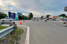 Nhiều tài xế bức xúc vì bị chặn lối lên cao tốc Long Thành - TPHCM