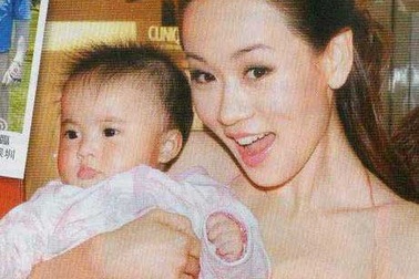 Cựu hoa hậu bị tố bội bạc của Hồng Kông lần đầu “khoe” con