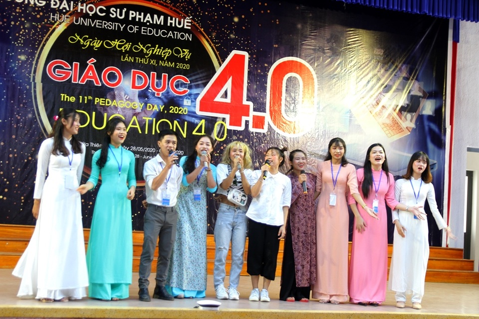 Cây phượng bật gốc đè học sinh tử vong vào phần thi nghiệp vụ sư phạm - 9 Cây phượng bật gốc đè học sinh tử vong vào phần thi nghiệp vụ sư phạm - 9