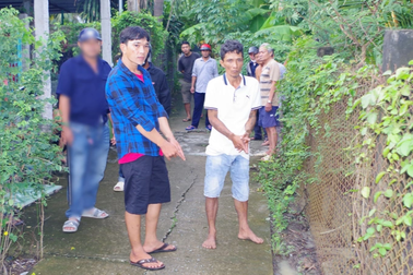 Giúp đỡ rồi giật sợi dây chuyền của ông lão sau tai nạn giao thông