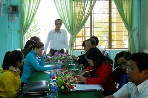 Trường cho phép nữ sinh “chống phá kỳ thi trên Facebook” đi học lại