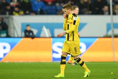 Marco Reus nhận thẻ đỏ, Dortmund suýt ôm hận trước Hoffenheim