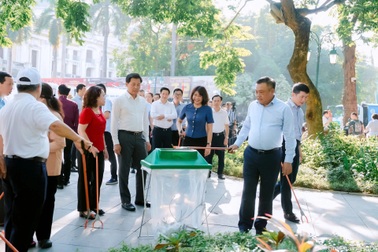 Hà Nội lắp "mắt thần" giám sát các điểm đen rác thải