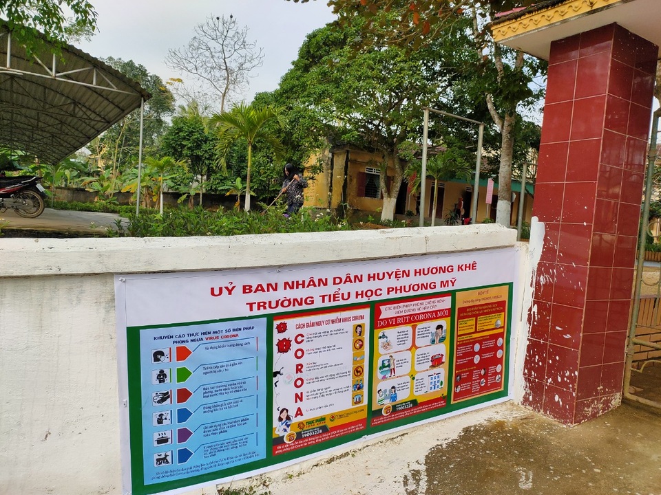 Hà Tĩnh: Giáo viên, phụ huynh hối hả dọn vệ sinh để đón học sinh trở lại - 2 Hà Tĩnh: Giáo viên, phụ huynh hối hả dọn vệ sinh để đón học sinh trở lại - 2