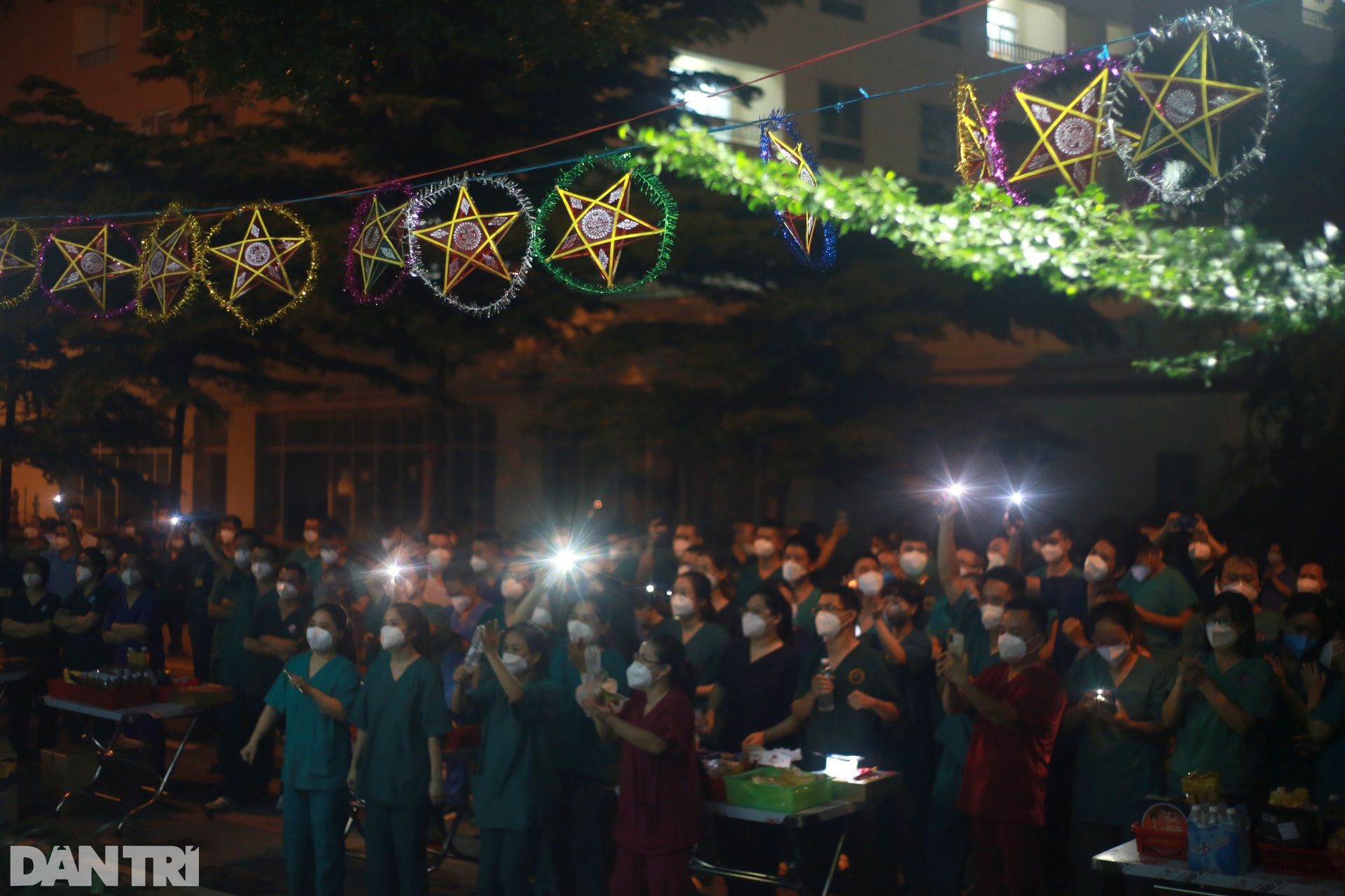 Trung thu đặc biệt cho trẻ em mắc Covid-19 tại Bệnh viện dã chiến ở TPHCM - 10