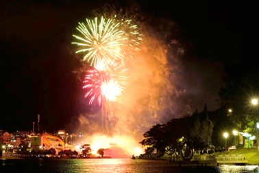 Du khách được thưởng lãm pháo hoa tại 2 địa điểm trung tâm Đà Lạt