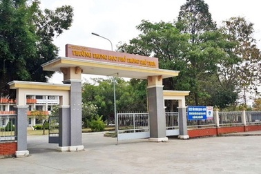 Hiệu trưởng bị kỷ luật để lại 20 triệu đồng tại nhà điều tra viên