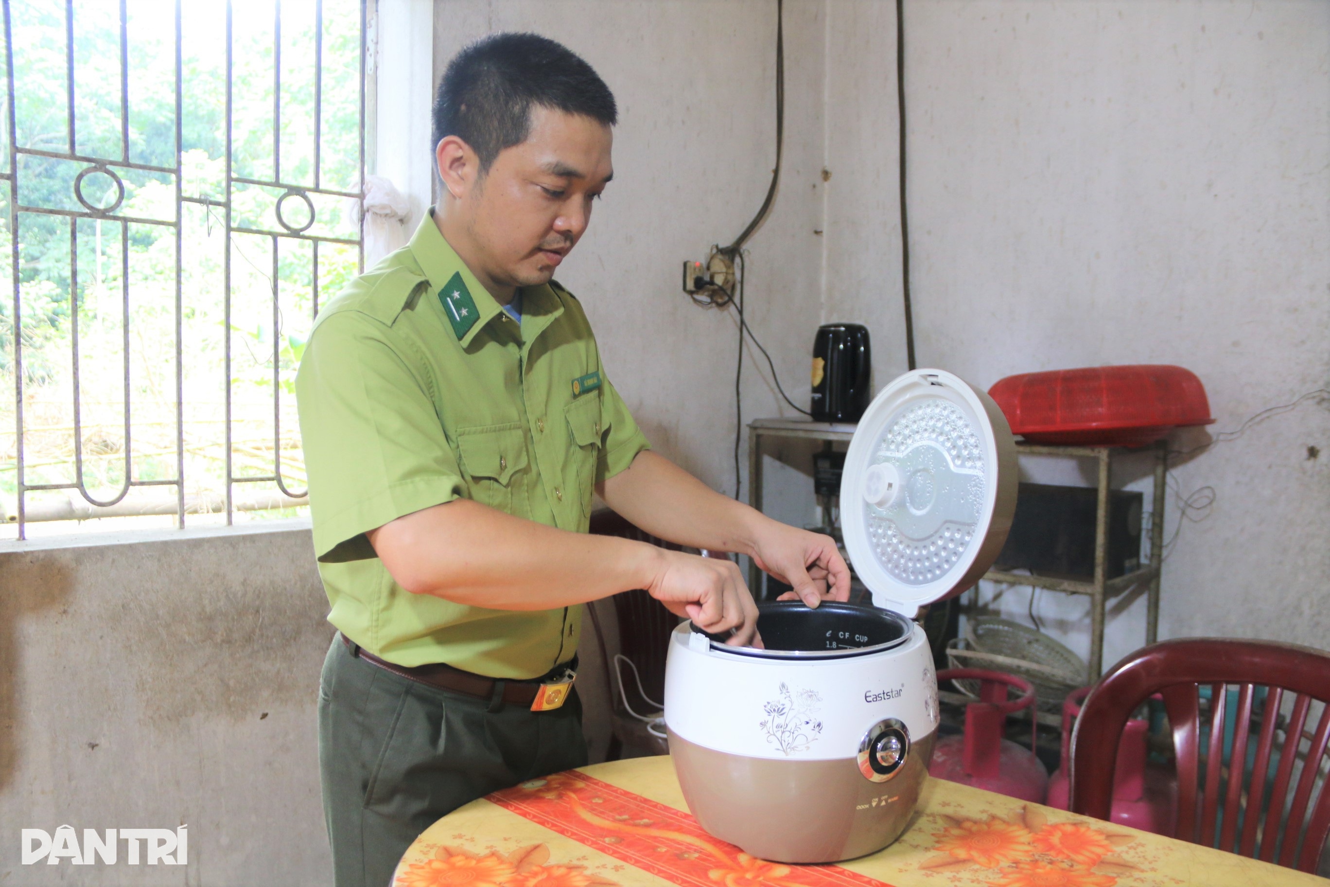 Nơi cuối cùng trong rừng Cúc Phương có điện lưới sau hơn nửa thế kỷ đợi chờ - 4 Nơi cuối cùng trong rừng Cúc Phương có điện lưới sau hơn nửa thế kỷ đợi chờ - 4