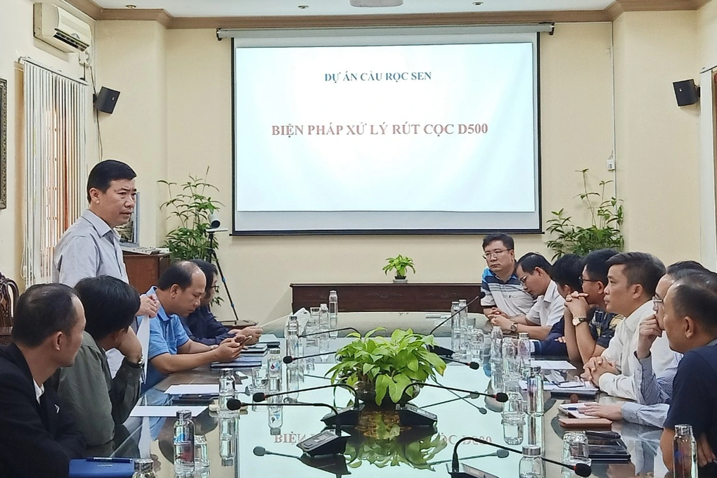 Chuyên gia Bộ GTVT, Bộ Xây dựng vào cuộc vụ bé trai lọt trụ bê tông sâu 35m - 1 Chuyên gia Bộ GTVT, Bộ Xây dựng vào cuộc vụ bé trai lọt trụ bê tông sâu 35m - 1