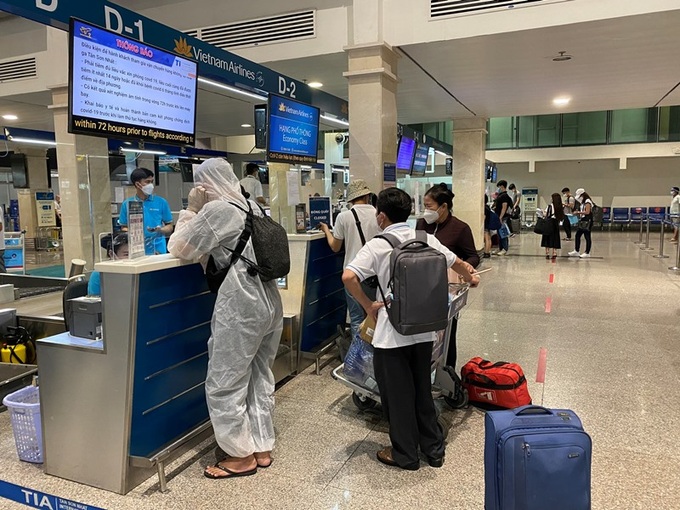 Hơn 600 người dân Bắc Ninh từ TP.HCM trở về địa phương trên 3 chuyến bay của Vietnam Airlines.