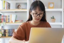 Sử dụng AI làm luận văn, sinh viên có nguy cơ bị thu bằng