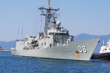 Hai chiến hạm Hải quân Úc chính thức thăm Cam Ranh