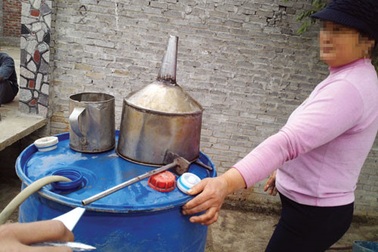 Bắc Ninh: Bắt nhanh hơn 500 lít rượu tự nấu không giấy phép