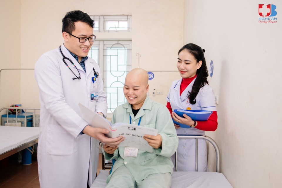 Những chiến sỹ áo blouse trắng mang nụ cười cho bệnh nhân ung thư - 11 Những chiến sỹ áo blouse trắng mang nụ cười cho bệnh nhân ung thư - 11