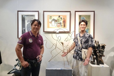 Cặp cha con họa sĩ cùng mang tác phẩm đến Triển lãm điêu khắc