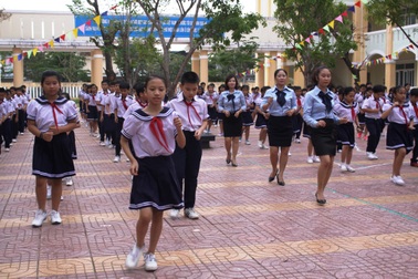 1.000 học sinh nhảy Cha cha cha thư giãn giữa buổi học