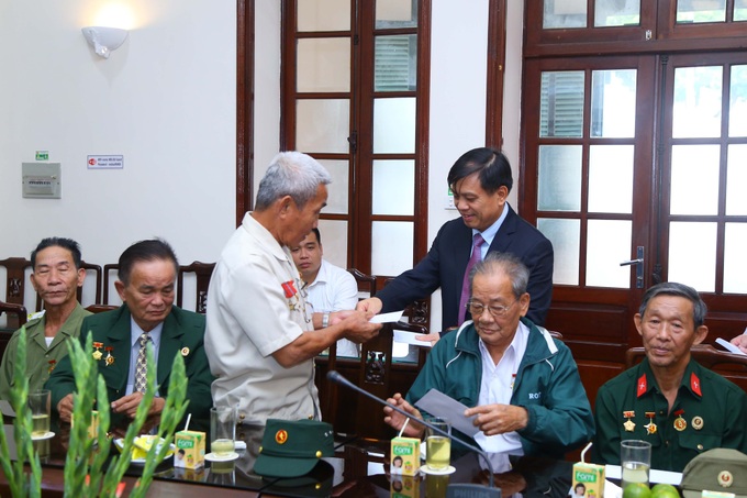 Thứ trưởng Nguyễn Bá Hoan gặp mặt Đoàn đại biểu người có công với cách mạng tỉnh Cà Mau - Ảnh 3.