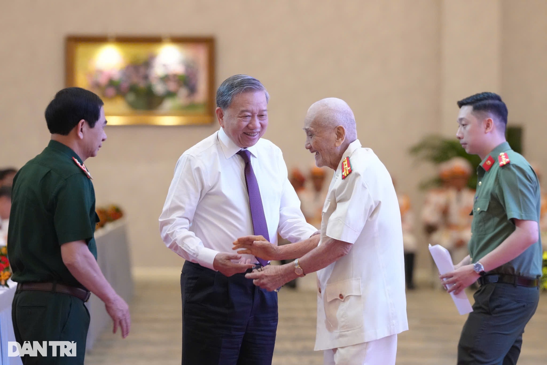 Tổng Bí thư Tô Lâm gặp gỡ cựu chiến binh Chiến dịch Hồ Chí Minh - 4 Tổng Bí thư Tô Lâm gặp gỡ cựu chiến binh Chiến dịch Hồ Chí Minh - 4