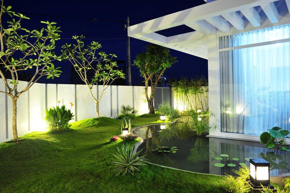 Con trai xây tặng bố mẹ ở Bạc Liêu biệt thự trắng đẹp như trời Âu - 5