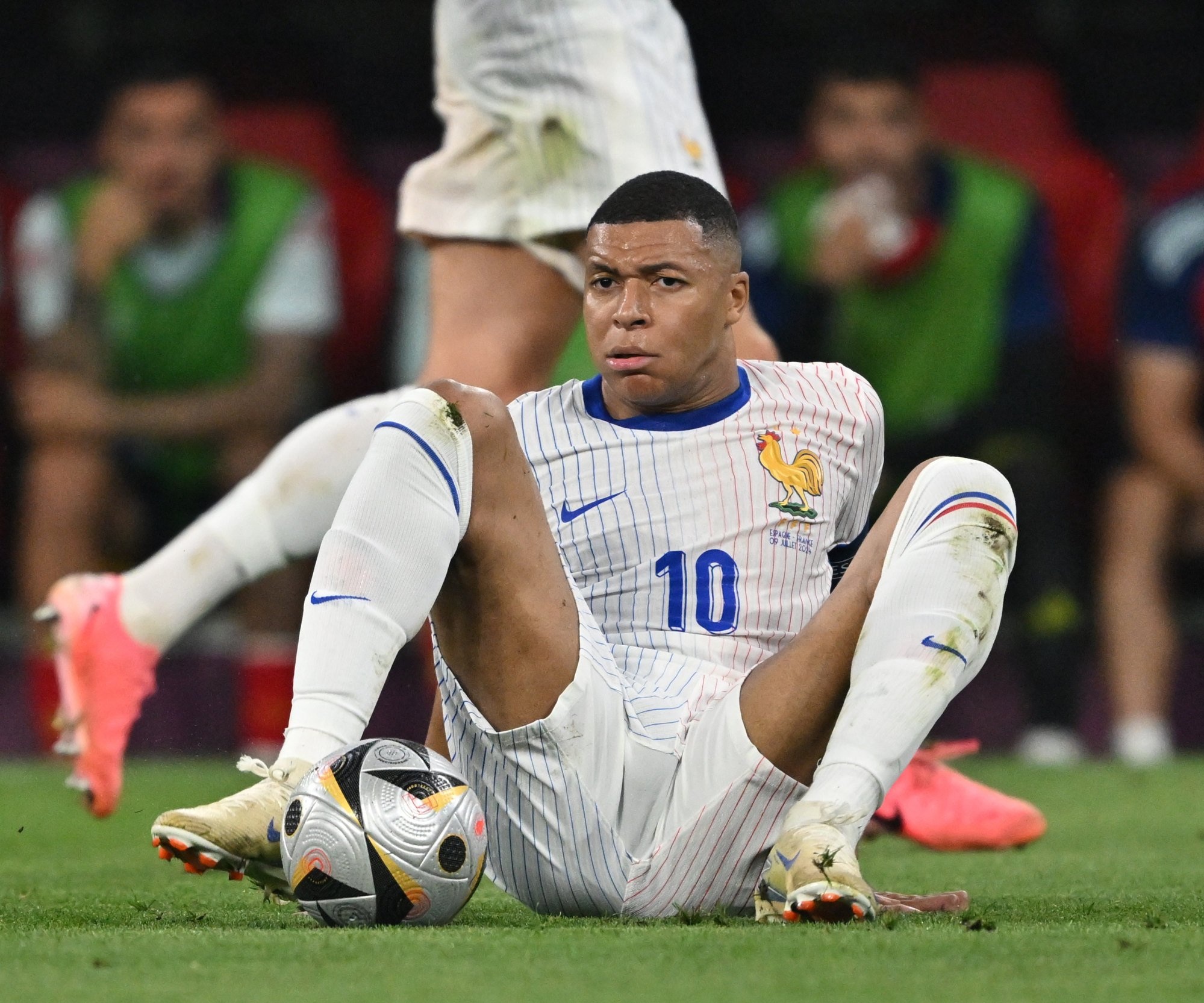 Euro 2024: Màn lột xác ấn tượng và lời kêu cứu của ngôi sao - 3 Euro 2024: Màn lột xác ấn tượng và lời kêu cứu của ngôi sao - 3