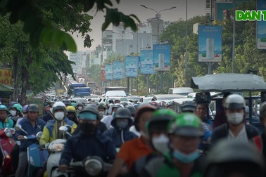 Cửa ngõ Tân Sơn Nhất ùn tắc trước Tết Dương lịch