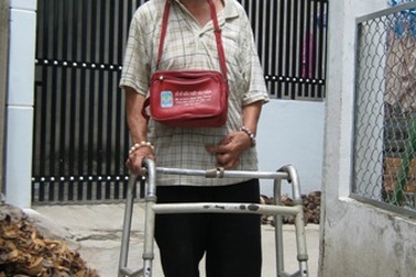 Xúc động trước tình cảnh khốn khó của hai nghệ sĩ cải lương