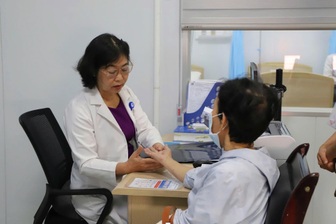 Thói quen bẻ khớp ngón tay - vô hại hay tiềm ẩn rủi ro?