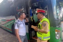 Từ một vụ "nhồi nhét" khách, tài xế và chủ xe bị phạt hơn 230 triệu đồng