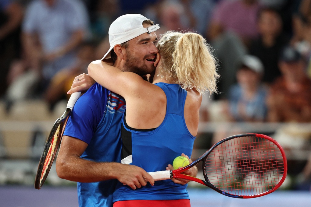 Cặp đôi từng yêu nhau giành HCV đôi nam nữ tennis Olympic Paris - 2 Cặp đôi từng yêu nhau giành HCV đôi nam nữ tennis Olympic Paris - 2