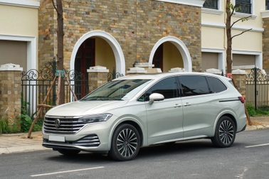 Bộ đôi “hút khách” của hãng xe Đức tăng giá 100 triệu đồng tại Việt Nam