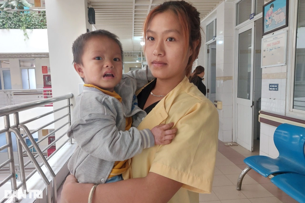 Bạn đọc Dân trí và các y, bác sĩ đã sinh ra con trai em một lần nữa - 1 Bạn đọc Dân trí và các y, bác sĩ đã sinh ra con trai em một lần nữa - 1