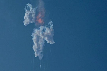 Tên lửa mạnh nhất thế giới phát nổ, SpaceX hò reo vui mừng