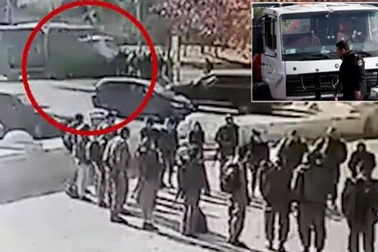 Sốc với cảnh kẻ khủng bố lao thẳng xe tải vào các binh sĩ Israel