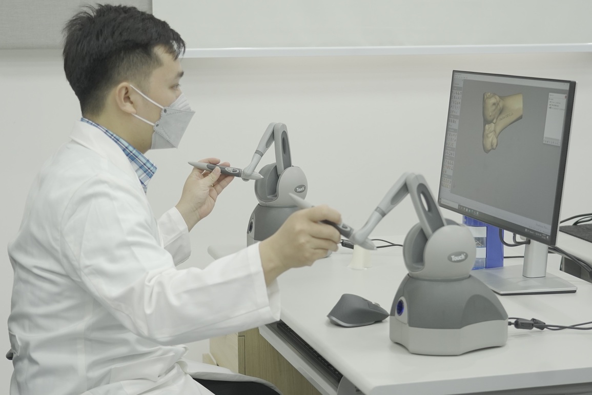 Thước ngắm phẫu thuật độc quyền made in Vietnam nâng độ chính xác của phẫu thuật khớp gối lên đến hơn 98% - 1