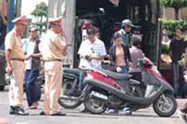 Nghiêm cấm cảnh sát giao thông có mùi bia rượu khi làm nhiệm vụ