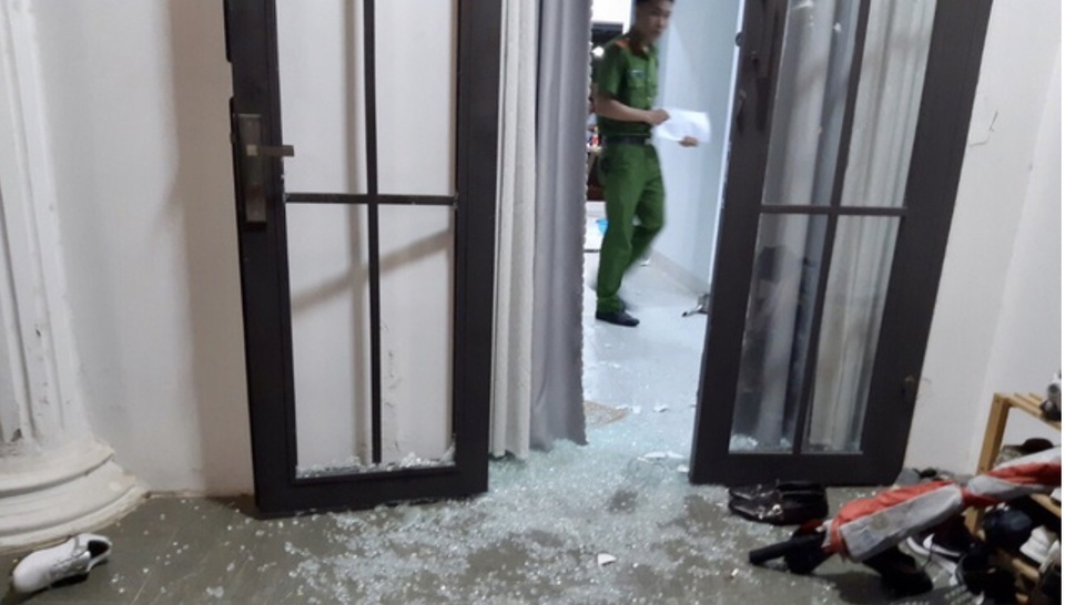 Bắt 2 đối tượng đập phá nhà riêng chủ tịch công ty bất động sản - 1 Bắt 2 đối tượng đập phá nhà riêng chủ tịch công ty bất động sản - 1