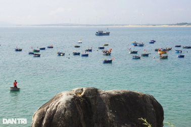 Hoang sơ những gành đá, du khách nhìn là muốn check- in "sống ảo"