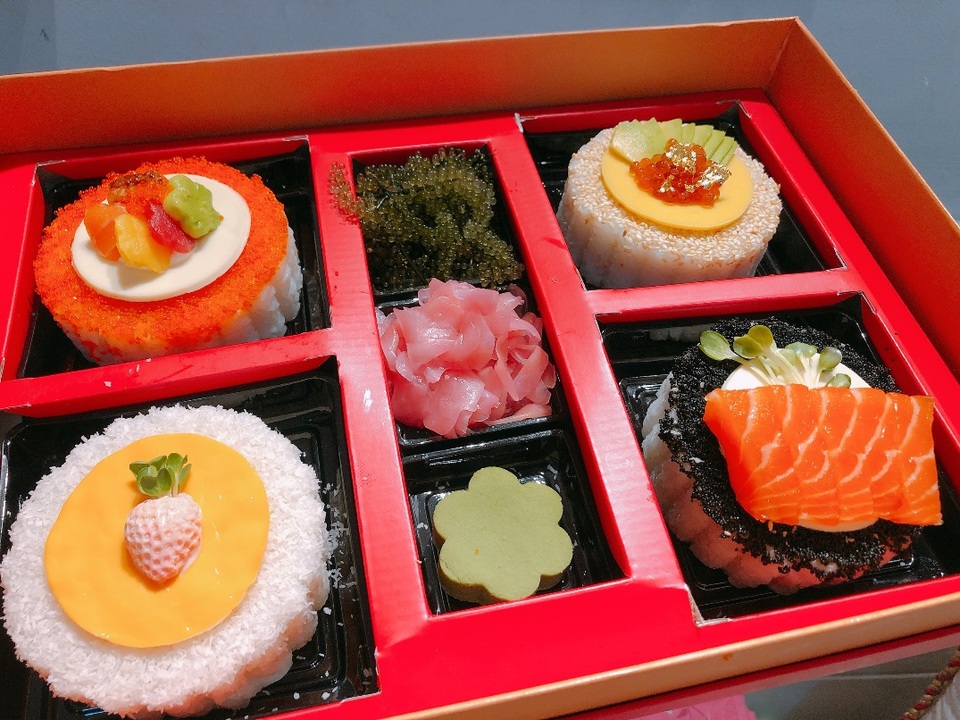 Độc đáo nhất mùa trung thu năm nay: Bánh trung thu sushi tiền triệu/hộp - 1 Độc đáo nhất mùa trung thu năm nay: Bánh trung thu sushi tiền triệu/hộp - 1