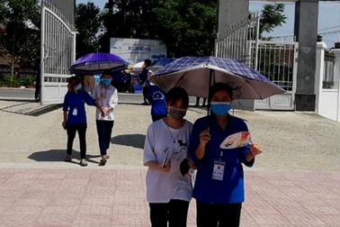 Căng thẳng "cuộc đua" của hơn 800 sĩ tử vào lớp 10 THPT chuyên Hà Tĩnh