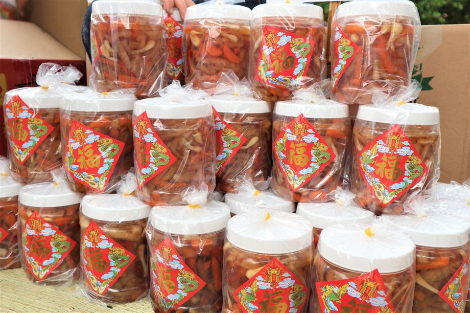 Ấm áp Phiên chợ Tết 0 đồng cho người nghèo tại Hội An - 4 Ấm áp Phiên chợ Tết 0 đồng cho người nghèo tại Hội An - 4