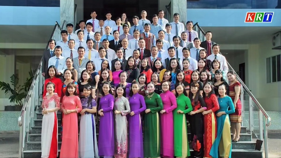 Những bản tin cuối cùng trên sóng truyền hình gây xúc động khắp cả nước - 4 Những bản tin cuối cùng trên sóng truyền hình gây xúc động khắp cả nước - 4