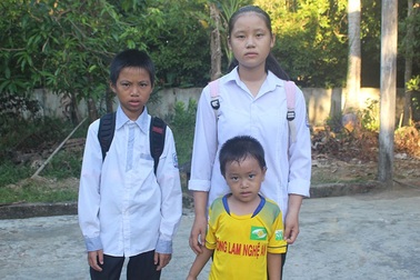 Niềm vui ngày tựu trường của 4 chị em mồ côi bố, mẹ ung thư giai đoạn cuối