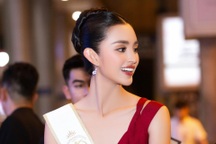 Hoa hậu Siêu quốc gia 2013 khoe nhan sắc tựa nữ thần khi đến Việt Nam