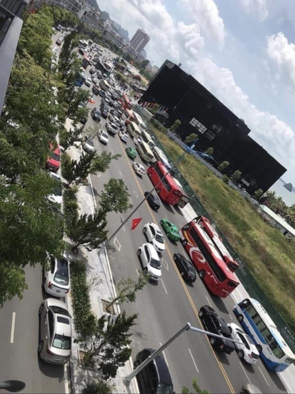 Du lịch trên trời, dưới đất khắp nơi tắc nghẽn vào hè - 2 Du lịch trên trời, dưới đất khắp nơi tắc nghẽn vào hè - 2