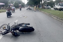 Dừng xe vi phạm, trung tá CSGT bị tông gãy tay chân